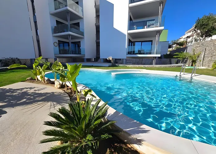 Elegant Duplex Penthouse A116